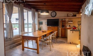 Casa en planta alta con cochera Santiago del Estero y Rivadavia