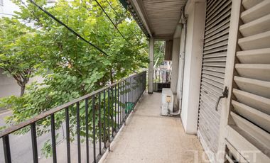 Casa en planta alta con cochera Santiago del Estero y Rivadavia