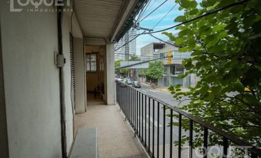 Casa en planta alta con cochera Santiago del Estero y Rivadavia