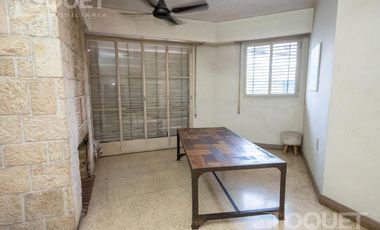 Casa en planta alta con cochera Santiago del Estero y Rivadavia