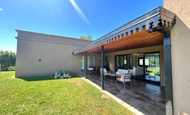 Casa EN ALQUILER CANTON NORTE HERMOSO JARDIN y PISCINA
