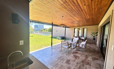 Casa EN ALQUILER CANTON NORTE HERMOSO JARDIN y PISCINA