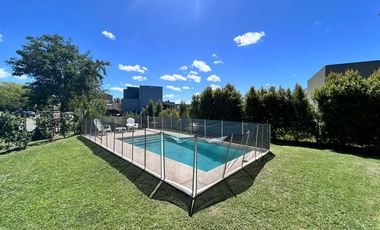 Casa EN ALQUILER CANTON NORTE HERMOSO JARDIN y PISCINA