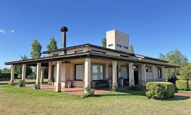 Casa en  PRADOS DE LA ADELINA CLUB DE CAMPO GUALEGUAYCHU