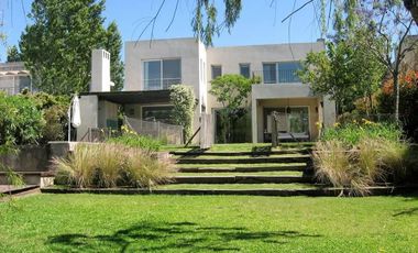 Casa en Alquiler Anual en Santa Bárbara!!