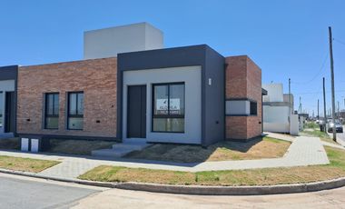 Duplex en Alquiler en Manantiales. 2 dormitorios en PB