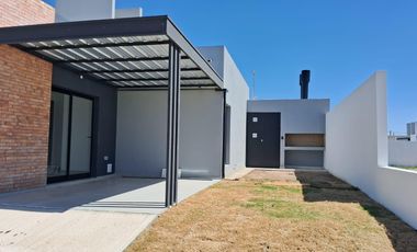 Duplex en Alquiler en Manantiales. 2 dormitorios en PB