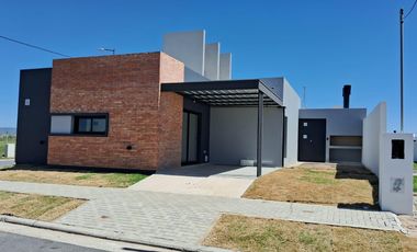 Duplex en Alquiler en Manantiales. 2 dormitorios en PB