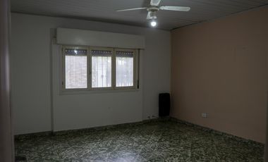 Casa en Laguna de Lobos con lote arbolado