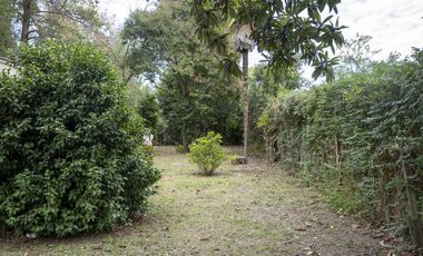 Casa en Laguna de Lobos con lote arbolado
