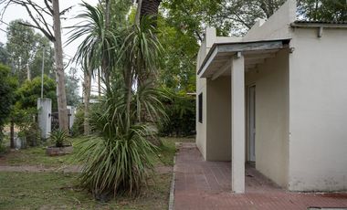 Casa en Laguna de Lobos con lote arbolado