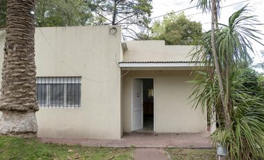 Casa en Laguna de Lobos con lote arbolado