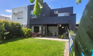 Casas de Santa María | Venta o Alquiler | Casa con interesantes reformas y excelente parquización