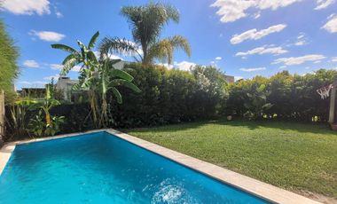 Casas de Santa María | Venta o Alquiler | Casa con interesantes reformas y excelente parquización