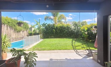 Casas de Santa María | Venta o Alquiler | Casa con interesantes reformas y excelente parquización