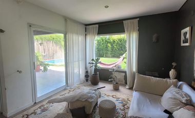 Casas de Santa María | Venta o Alquiler | Casa con interesantes reformas y excelente parquización