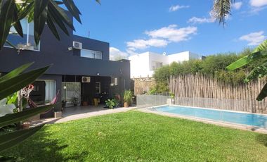Casas de Santa María | Venta o Alquiler | Casa con interesantes reformas y excelente parquización