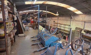 Galpón o Deposito en venta en Banfield. Accesos estratégicos a Gral Paz y Uriarte. lote en venta