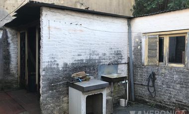 Casa de tres ambientes en venta. Morón. Sobre lote propio de 10x30 -