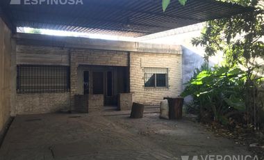 Casa de tres ambientes en venta. Morón. Sobre lote propio de 10x30 -