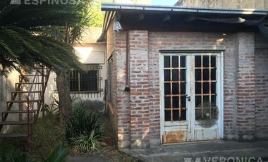 Casa de tres ambientes en venta. Morón. Sobre lote propio de 10x30 -
