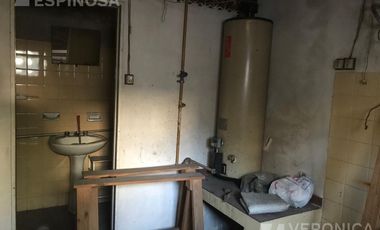 Casa de tres ambientes en venta. Morón. Sobre lote propio de 10x30 -