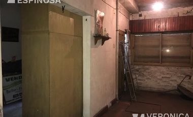 Casa de tres ambientes en venta. Morón. Sobre lote propio de 10x30 -