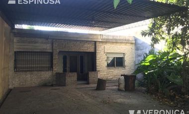 Casa de tres ambientes en venta. Morón. Sobre lote propio de 10x30 -