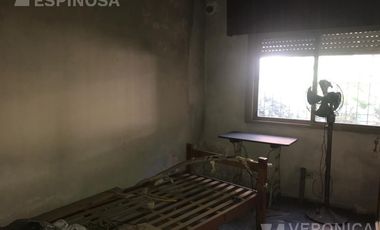 Casa de tres ambientes en venta. Morón. Sobre lote propio de 10x30 -