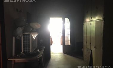 Casa de tres ambientes en venta. Morón. Sobre lote propio de 10x30 -