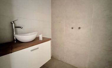 Oportunidad Venta Local Comercial/Oficina Profesional Vidriado Estrenar.La Sexta