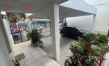 Casa en excelente estado con todas las comodidades. Muy buena superficie.-
