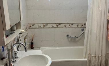 Casa en excelente estado con todas las comodidades. Muy buena superficie.-