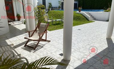 Casa en excelente estado con todas las comodidades. Muy buena superficie.-