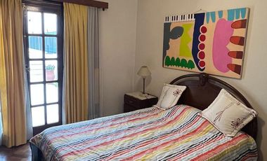 Casa en excelente estado con todas las comodidades. Muy buena superficie.-