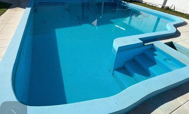 Casa en excelente estado con todas las comodidades. Muy buena superficie.-