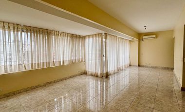 PISO EN VENTA 3 AMBIENTES CON DEPENDENCIA Y COCHERA - Belgrano