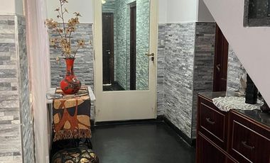 Casa  céntrica en muy buen estado. Para entrar a vivir !!!