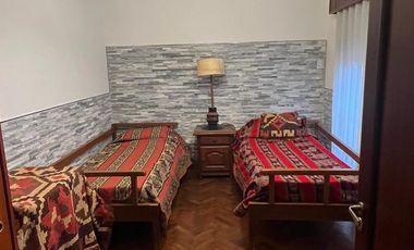 Casa  céntrica en muy buen estado. Para entrar a vivir !!!