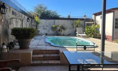 Casa  céntrica en muy buen estado. Para entrar a vivir !!!