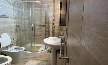 Casa  céntrica en muy buen estado. Para entrar a vivir !!!