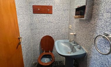 Casa  céntrica en muy buen estado. Para entrar a vivir !!!