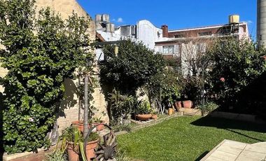 Casa  céntrica en muy buen estado. Para entrar a vivir !!!