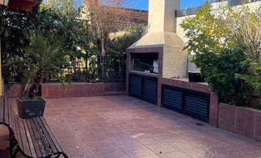 Casa  céntrica en muy buen estado. Para entrar a vivir !!!