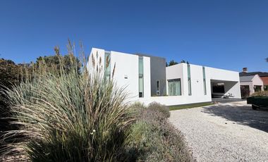 Excelente casa ubicada en country La Cheltonia