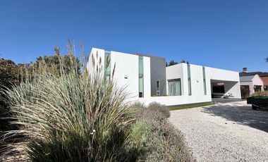 Excelente casa ubicada en country La Cheltonia