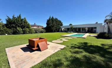 Excelente casa ubicada en country La Cheltonia