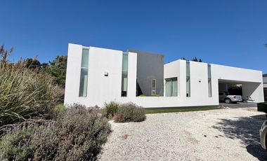 Excelente casa ubicada en country La Cheltonia