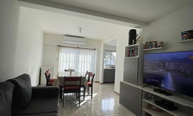Departamento en  venta de 4 ambientes con dos baños  - Wilde