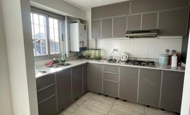 Departamento en  venta de 4 ambientes con dos baños  - Wilde